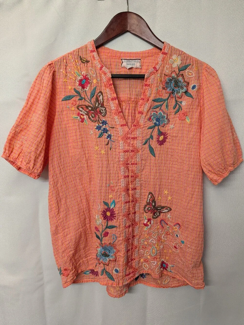 Johnny Was 🦋Coral Embroidered Floral & Butterfly V-Neck Top Size XS EUC